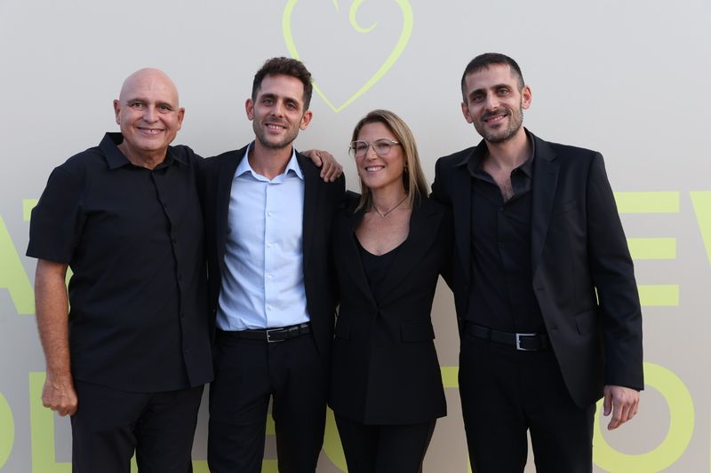 מימין לשמאל: נדב פתאל, מאיה שלו, אסף פתאל, דוד פתאל. צילום: עזרא לוי